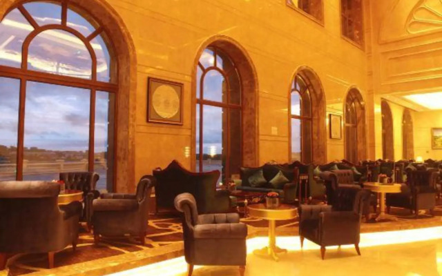 Heihe Yinjian Jianguo Hotel