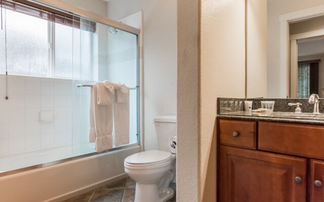 Mammoth Gateway Village 11