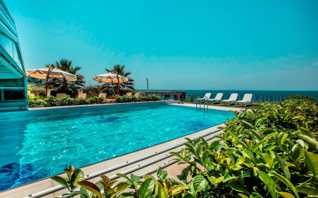 Charisma De Luxe Hotel