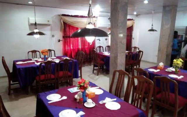 Quintessential Hotel & Suites by Badala