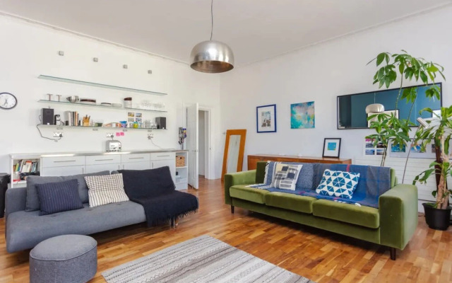 Spacious 1 Bedroom Apartment in Brighton Beside the Sea