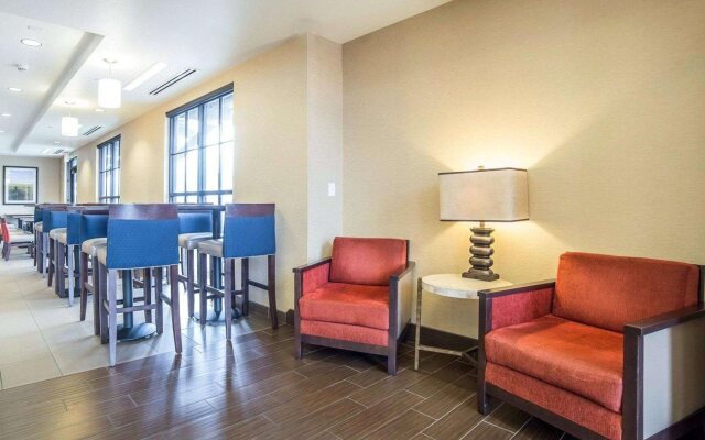 Comfort Suites Airport - University
