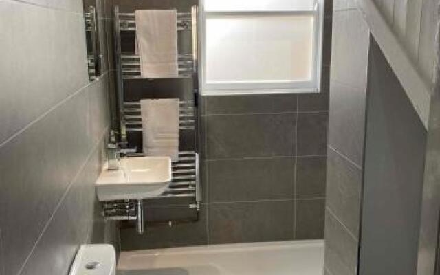 Bath Roof Terrace Apartment, City Centre, Sleeps 8