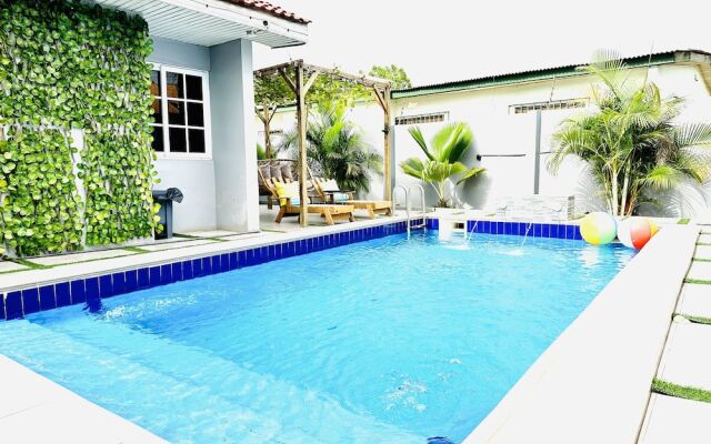 Luxurious Villa With Private Pool, Hot Tub and Bar