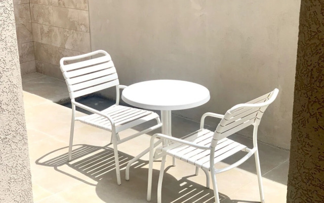 1-bed Self Contained Apartment in Noord With Pool