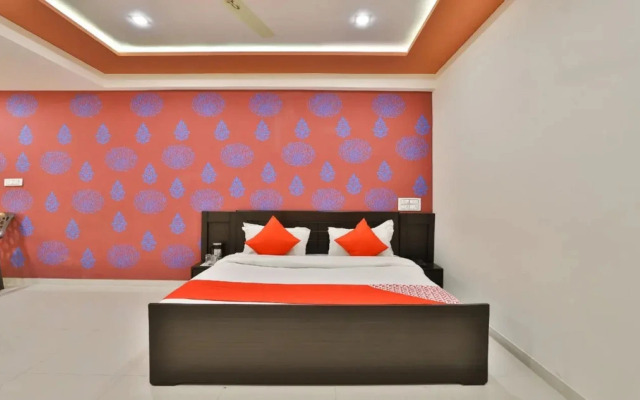 Maahi Palace By OYO Rooms