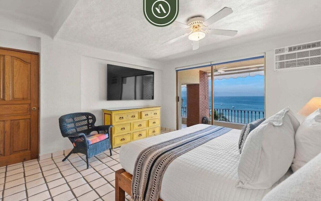 Beachfront Mexican Styled 3 BR Condo in Downtown