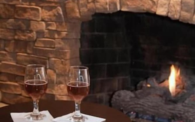Golden Apple Inn