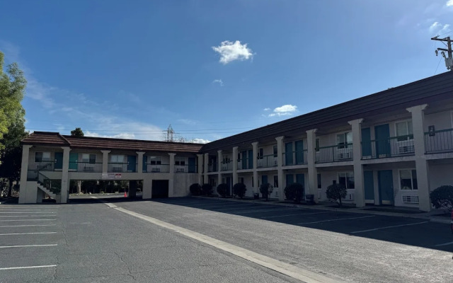 Royale Inn Motel