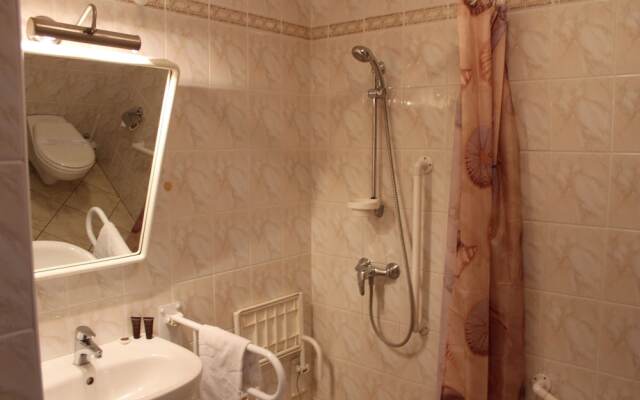 Ikar Hotel