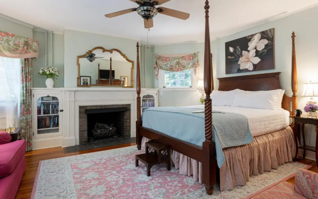 Pinecrest Bed & Breakfast