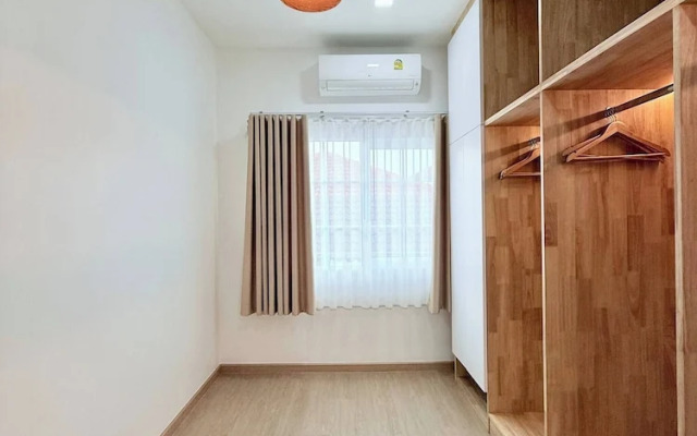 Minimalist Townhome Stay