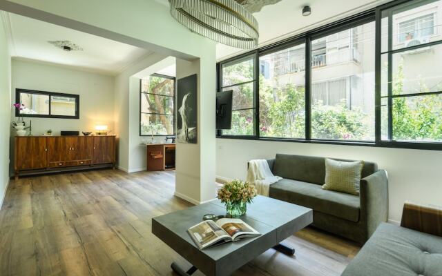 Sophisticated Tel Aviv Retreat 1BR Apt