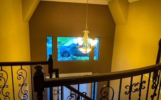 4Bdrm 3.5Bath 8Beds - Pool House