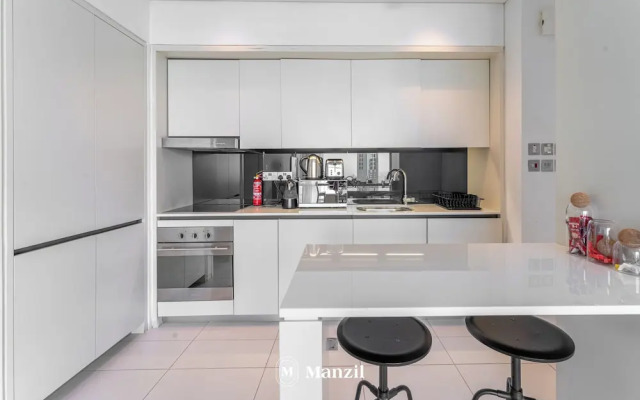 Manzil-1BR Apartment with Skyline Views