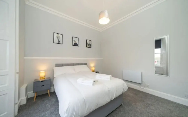 Lochside Apartment C