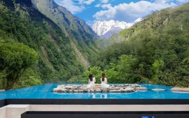 Hailuogou Tongtang·Secret Garden Holiday Villa·Snow Mountain Holiday Villa
