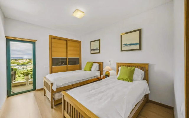 Exquisite Penthouse Apartment w Large Terrace Pool & Parking