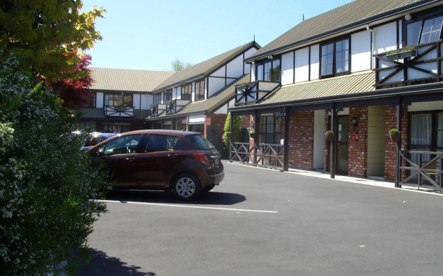 Tudor Court Motel