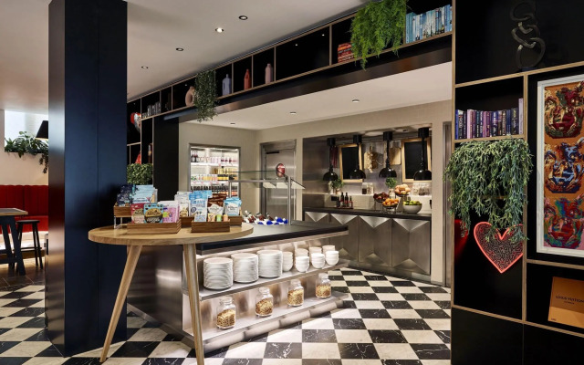 citizenM London Victoria Station