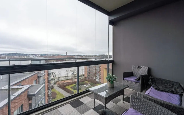 Lake View 7th Floor Studio next to Downtown