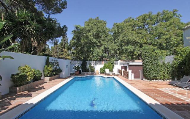 1102 - Marbella Town Villa