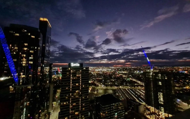 Best view 2BR1BA 40+floor in CBD+ Balcony +wifi