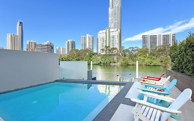 Gold Coast Private Villas - Waterfront Villas