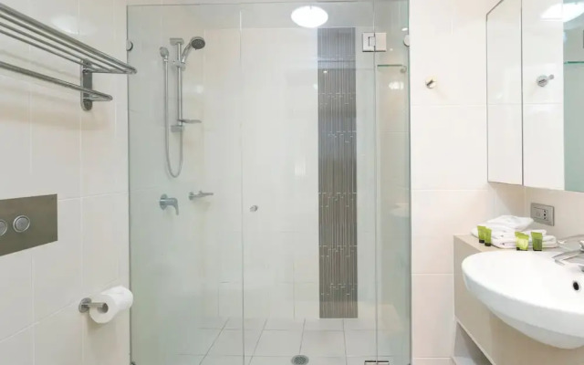 Elston Apartments - Q Stay