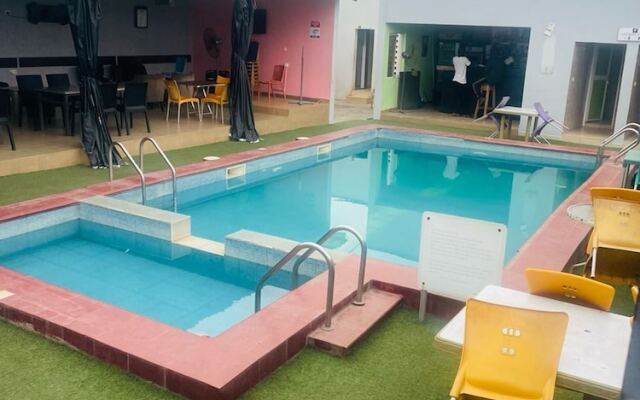 Eleventh House Hotel