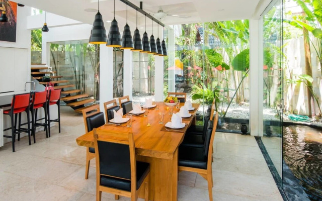 Family Friendly Private Villa, 5 BR, Canggu w/ Staff