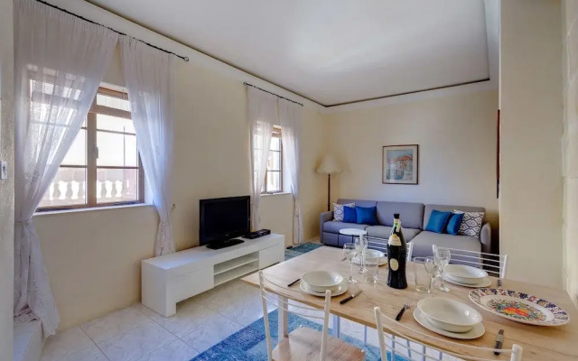 Traditional Maltese Townhouse, Roof Terrace and Views