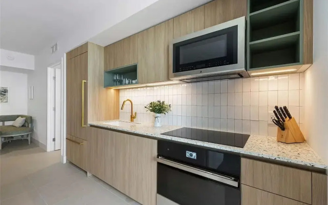 Luxury 2br-2bth Balcony Pool
