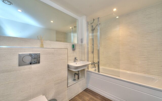 Executive Oakgrove Apartment
