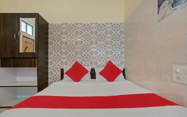 iROOMZ Hotel Sweekar Suites