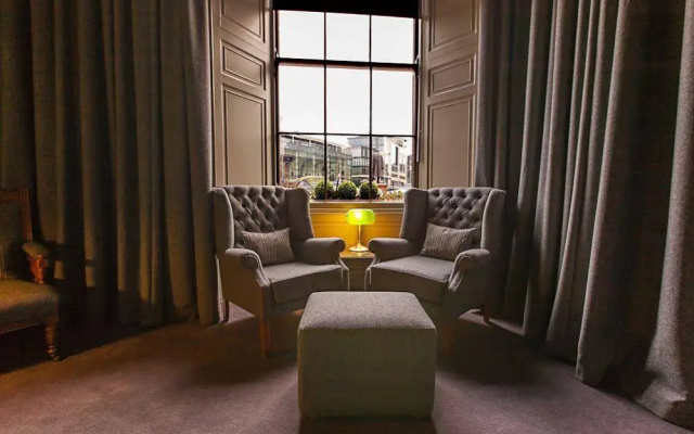 Rooms & Suites Picardy Place
