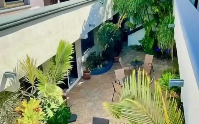 TJ Apartments, Calle 6, PDC