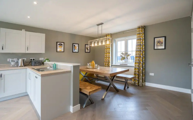 6 Bedroom New Build Detached House in Bicester