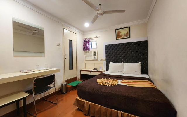 ZO Rooms Esplanade SN Banerjee Road