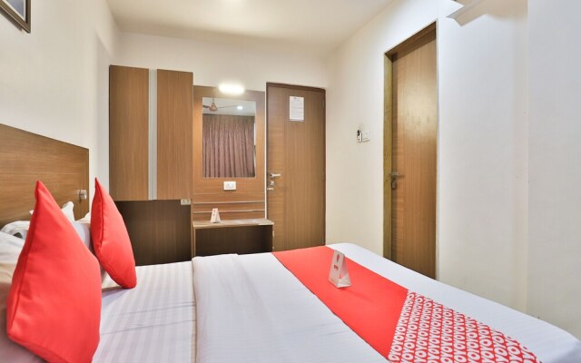OYO 14837 Hotel Uberoi Anand