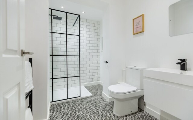 Queen Street Apartments by Sasco