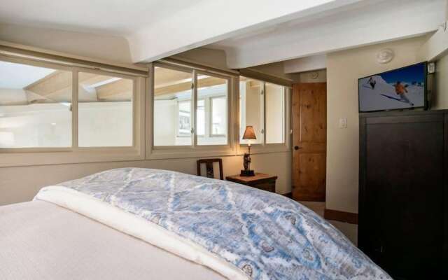 3 Bedroom Antlers Vacation Rental With Incredible Slopeside Views and Just a Short Walk to Gondola and Lionshead Village