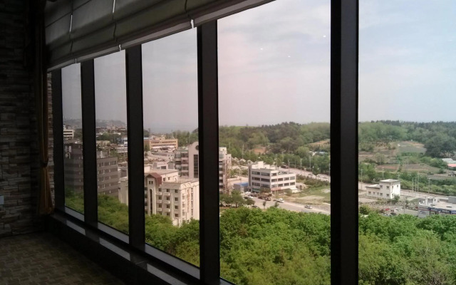 Hyunjin Tourist Hotel