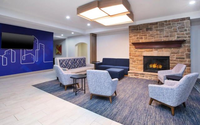 Holiday Inn Express And Suites Milwaukee Nw Park Place by IHG