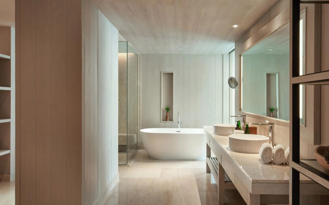 AYANA Komodo Waecicu Beach