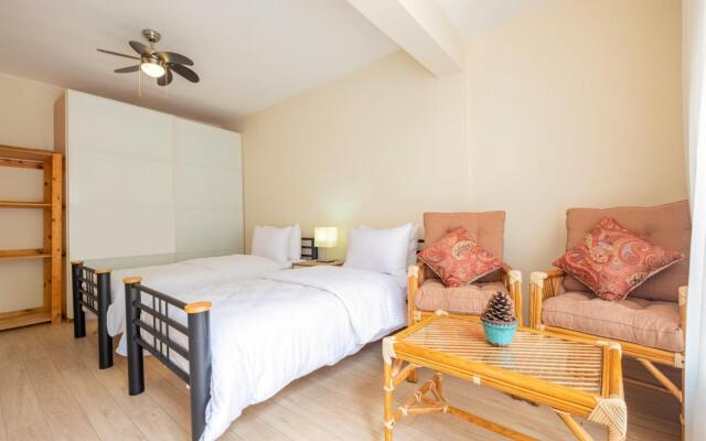 Flat with Garden Close to Coast in Uskudar