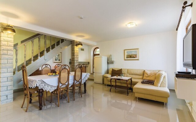 Stunning Home in Pula With Wifi and 4 Bedrooms