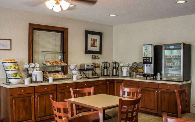 Quality Inn East Liverpool - Calcutta