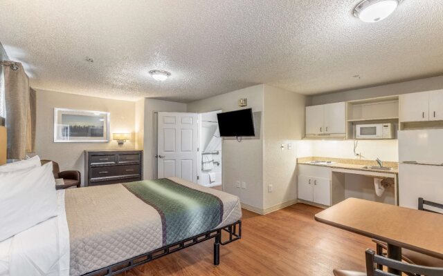 HomeTowne Studios Orlando - Casselberry
