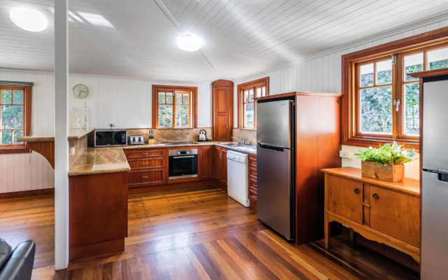 Island Adventure Holiday House